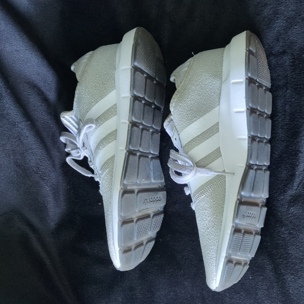 Adidas Swift Run X Women’s sz 9 - Picture 3 of 7
